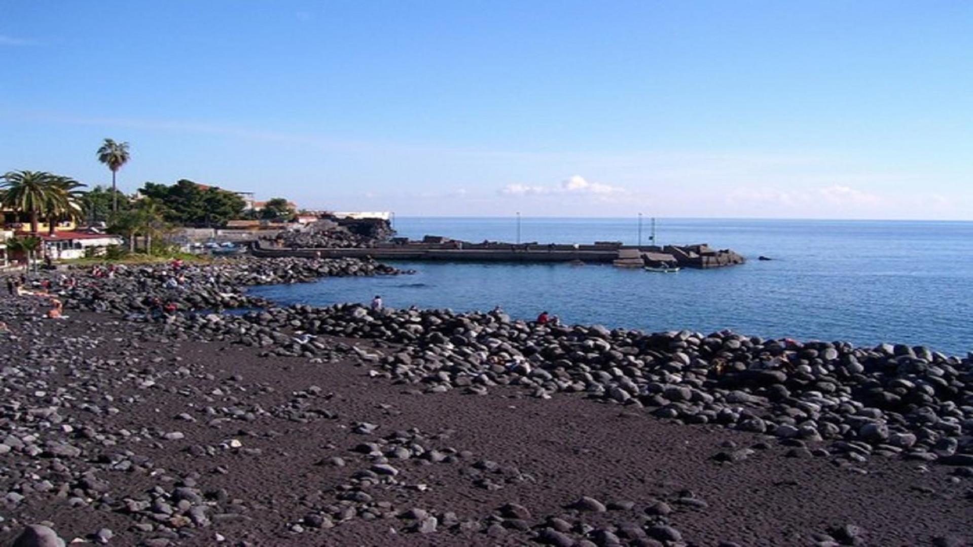 Seafront In The City Hotel Катания Екстериор снимка
