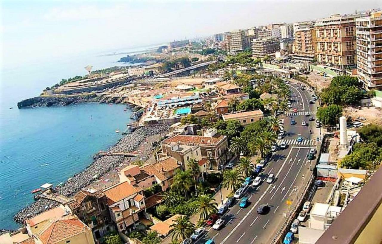 Seafront In The City Hotel Катания Екстериор снимка